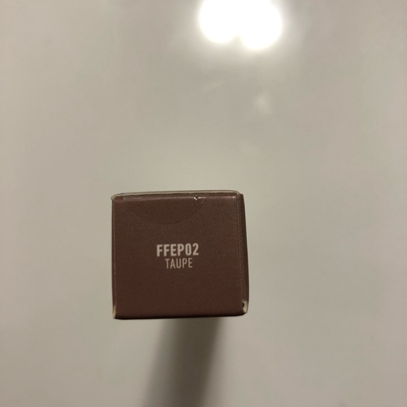 NYX fill and fluff eyebrow pomade pencil shade taupe - Picture 2 of 2